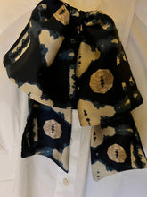 Load image into Gallery viewer, Lizzie - Ikat Blue