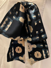 Load image into Gallery viewer, Lizzie - Ikat Blue