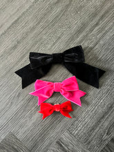 Load image into Gallery viewer, Different size button cover bows