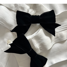 Load image into Gallery viewer, Pair of Velvet Button Cover Bows - Taxi Cab (Black)
